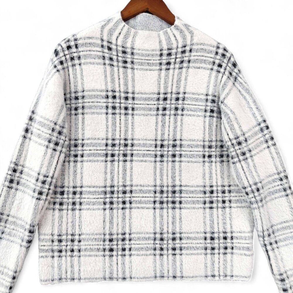 Tahari Sweater Womens Sz M White Gray Plaid Eyelash Knit Mock Neck Pullover Soft